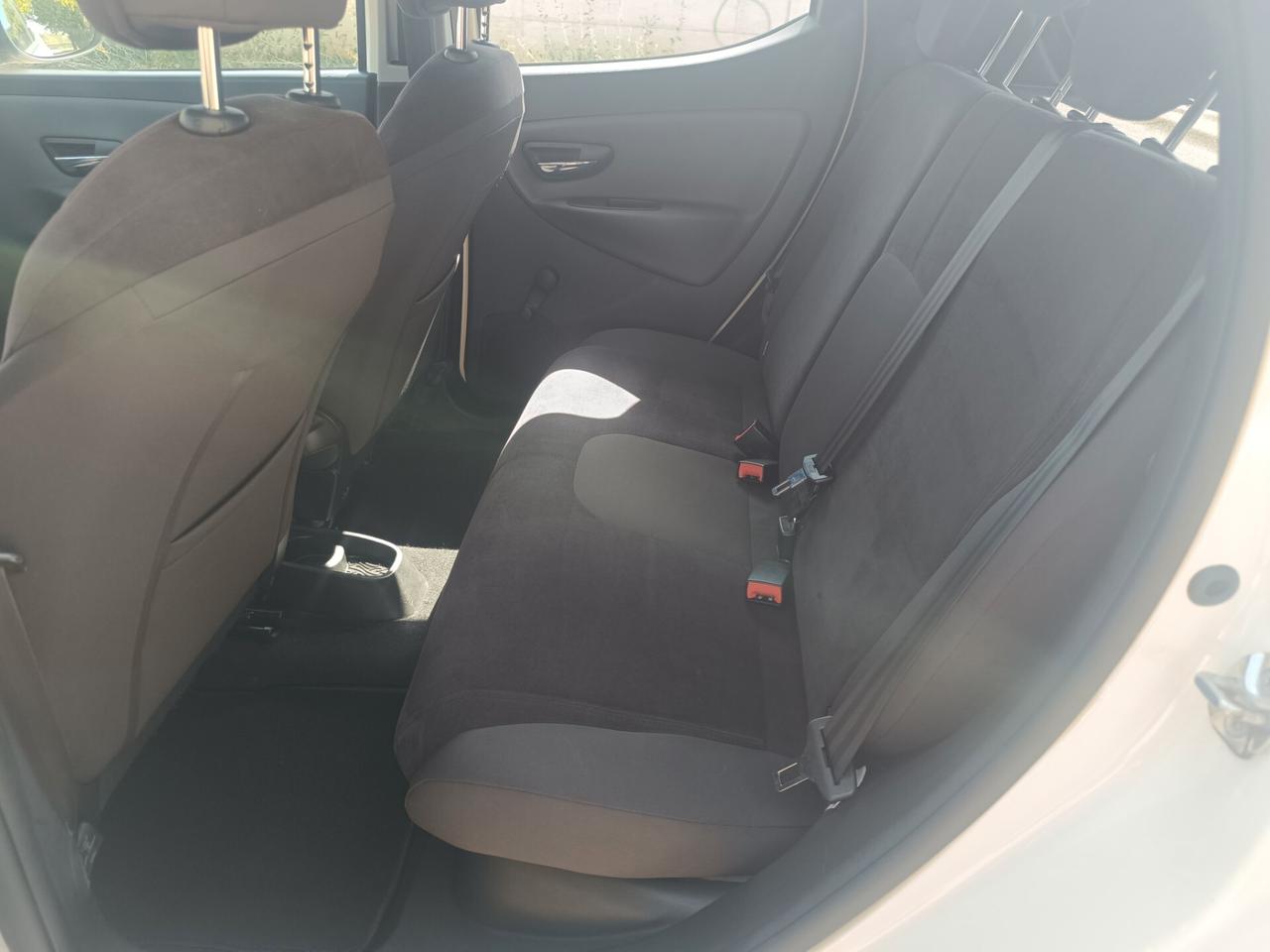 Lancia Ypsilon 1.3 MJT 75 CV SOLAMENTE 129.000 KM