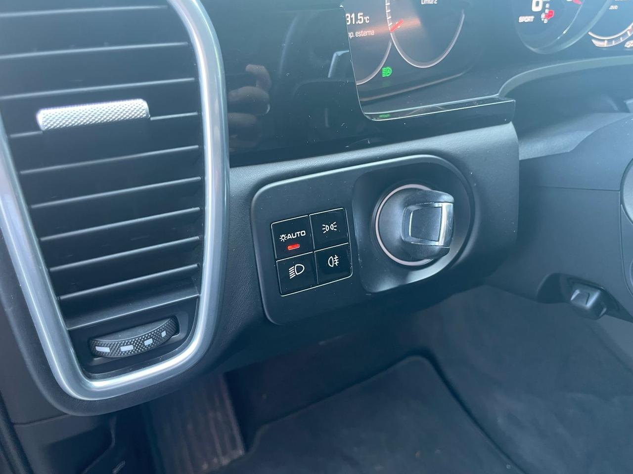 Porsche Cayenne Platinum Edition 3.0 S #6026