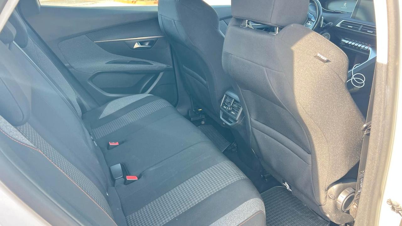 Peugeot 3008 BlueHDi 130 S&S EAT8 Allure