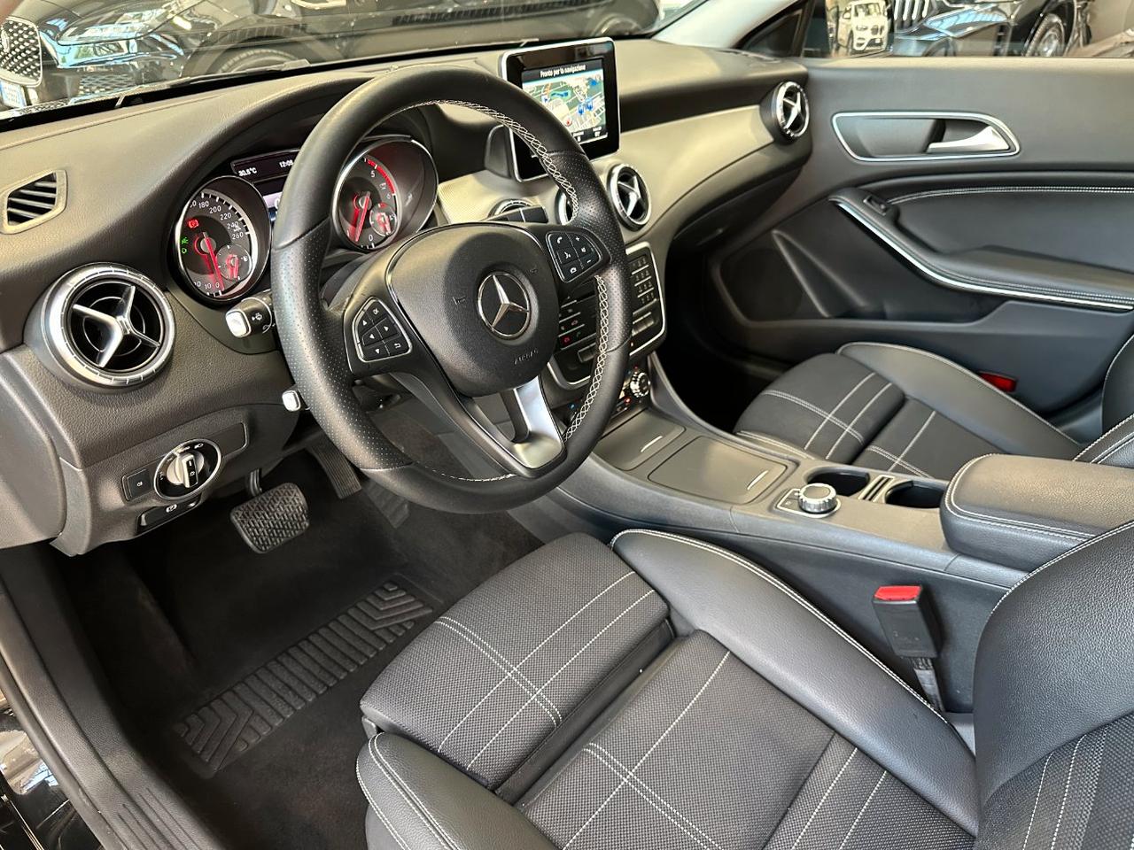 Mercedes CLA SW 220 d Sport 4matic auto - 18" - Camera - Navigatore
