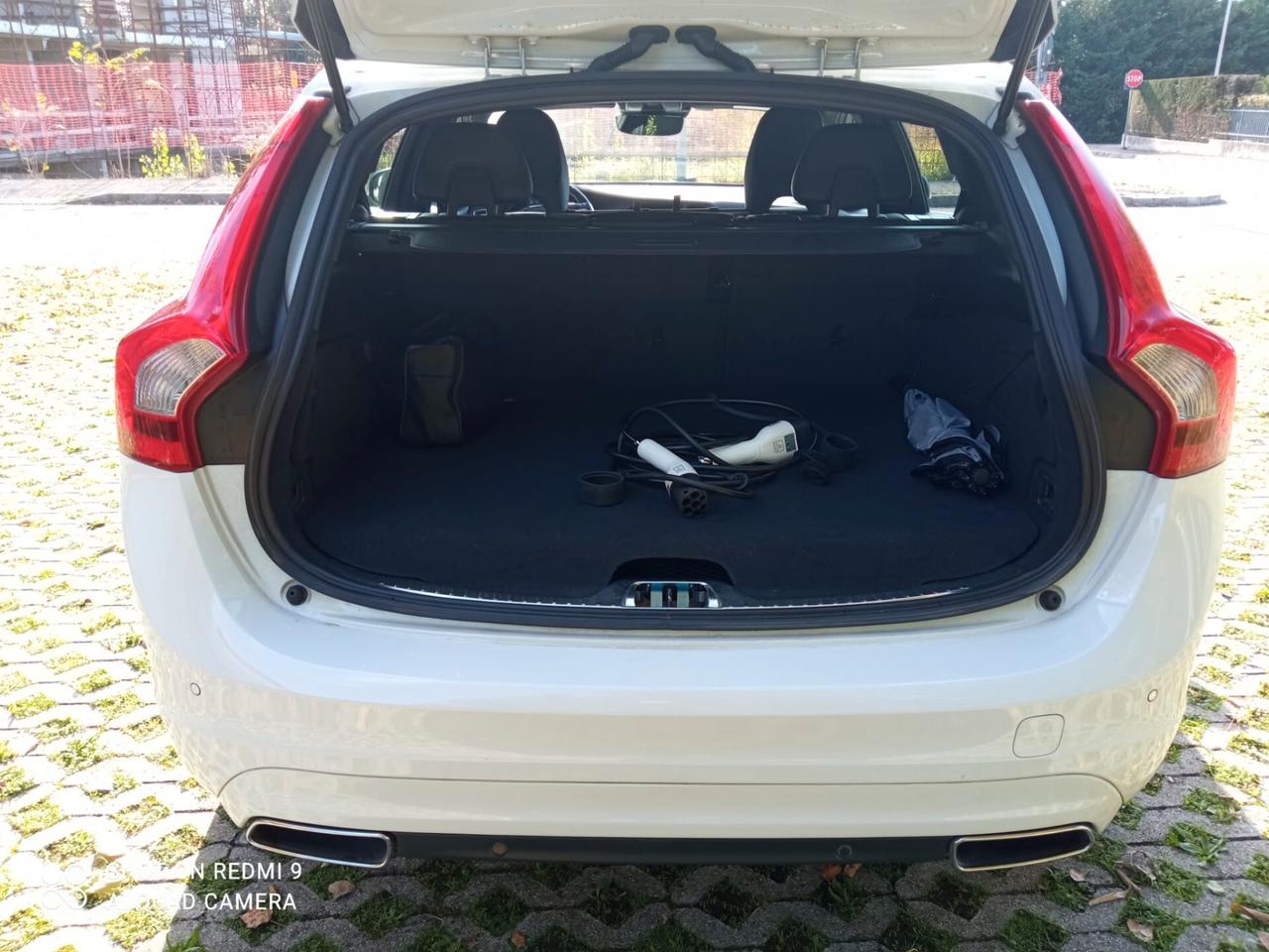 VOLVO V60 D6 Twin Engine Geartronic Momentum