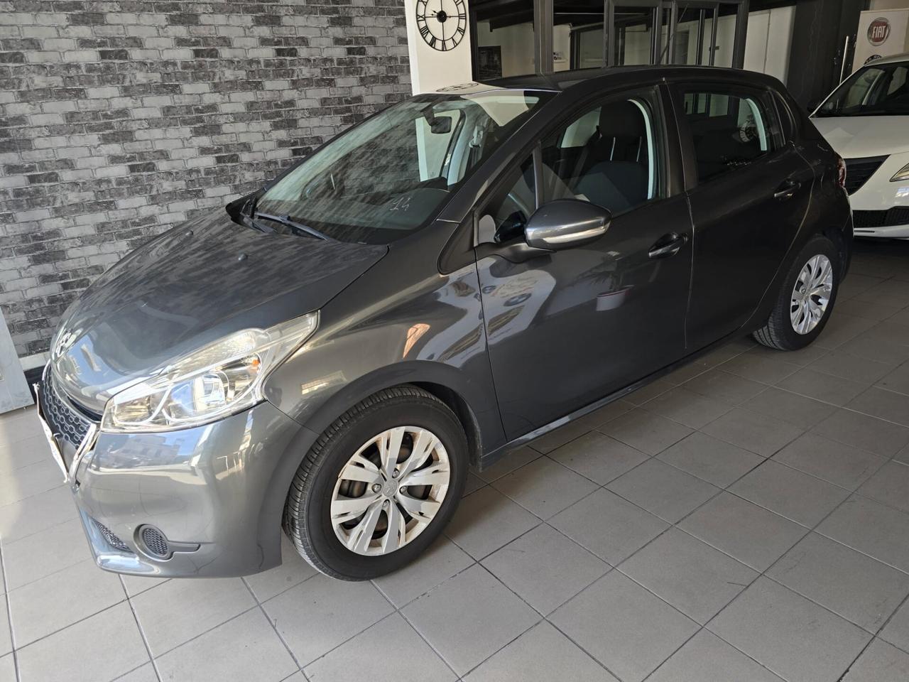 Peugeot 208 1.4 HDi 68 CV 5 porte Allure