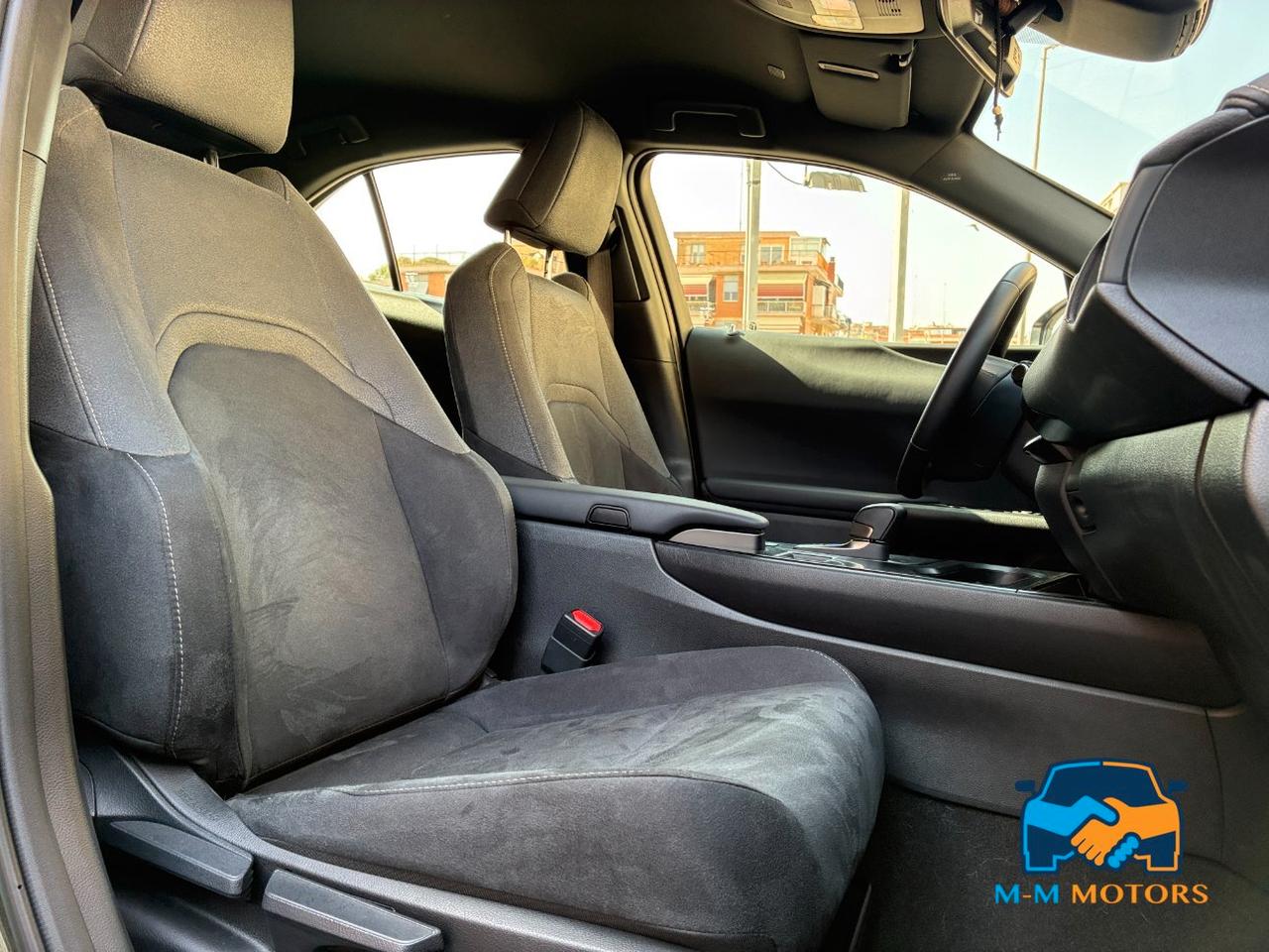 Lexus UX 300h 2.0 Urban 2wd cvt 199 cv