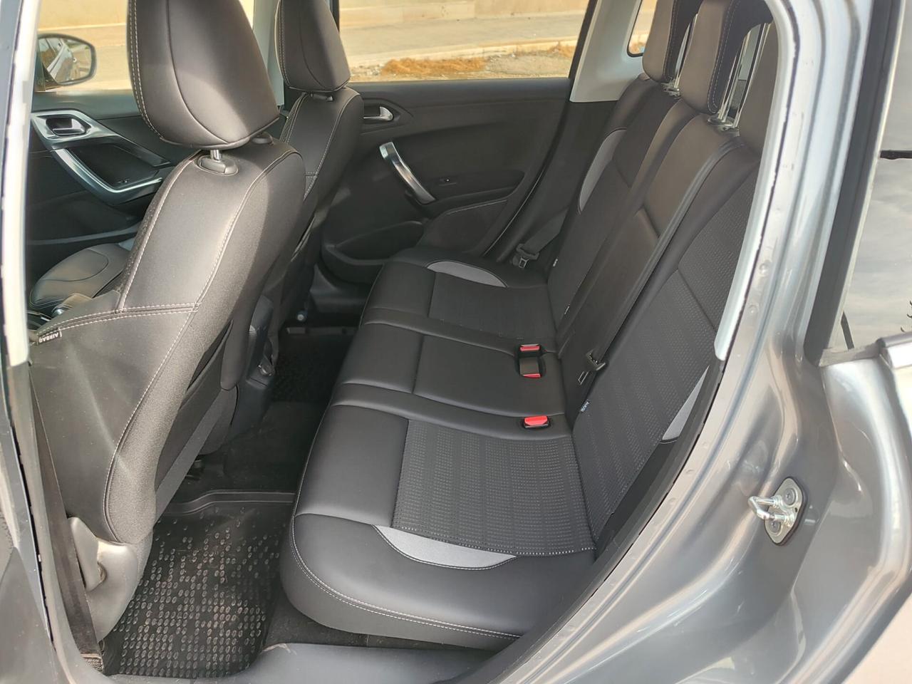 Peugeot 2008 1.6 BlueHDi 100 CV ALLURE 2016