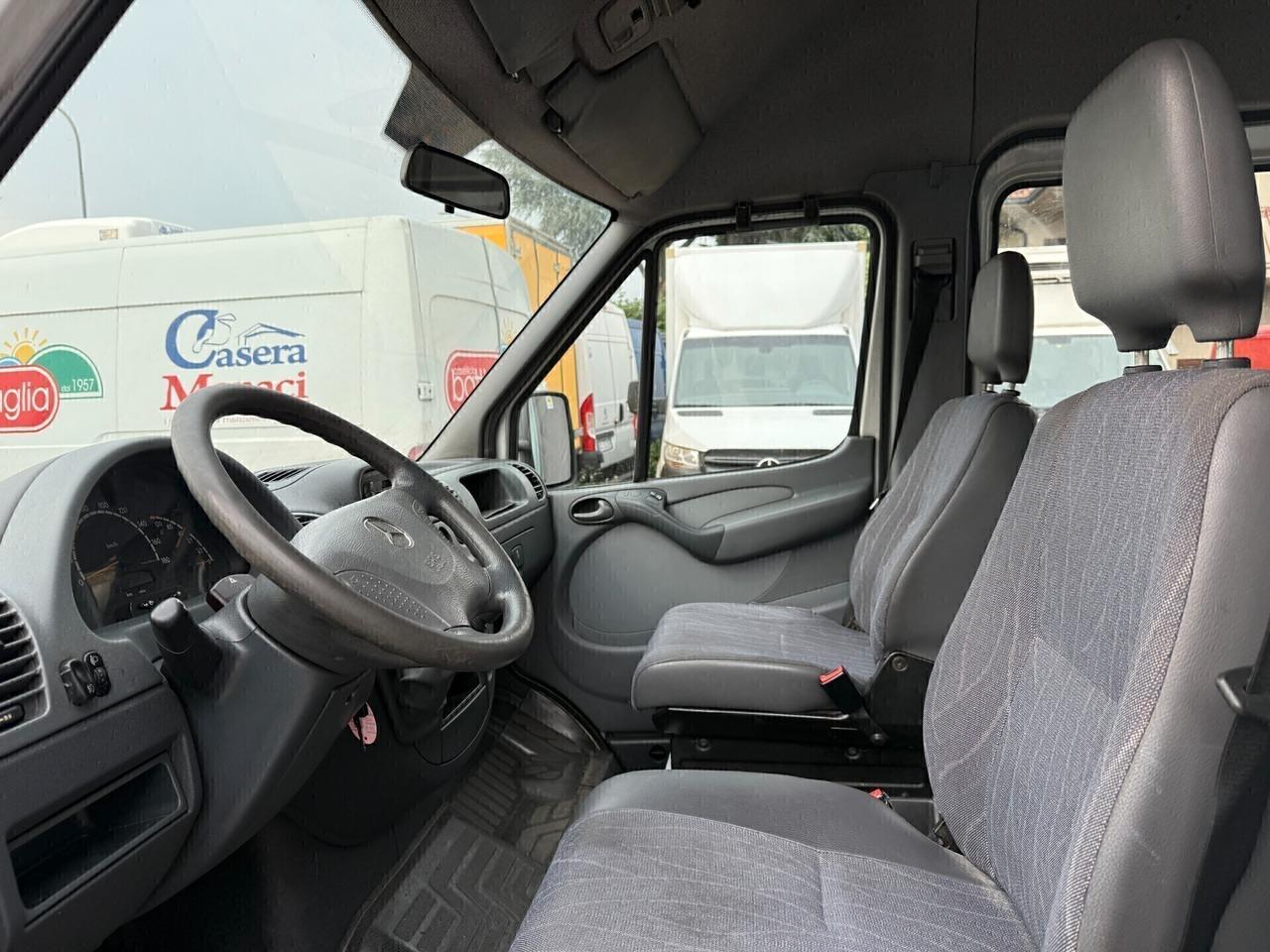 Mercedes-Benz Sprinter 311 CDI/8 POSTI/PULLMINO/PEDANA PER DISABILI/2001