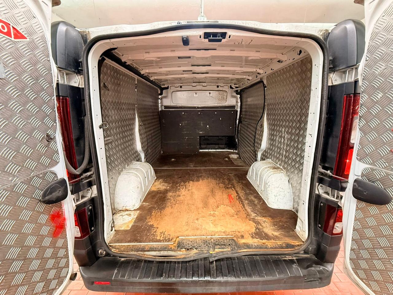 Opel Vivaro 1.6 Dci 115cv 6 Marce