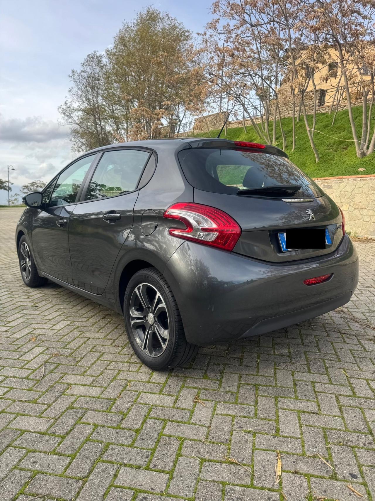 Peugeot 208 1.4 HDi 68Cv 2015