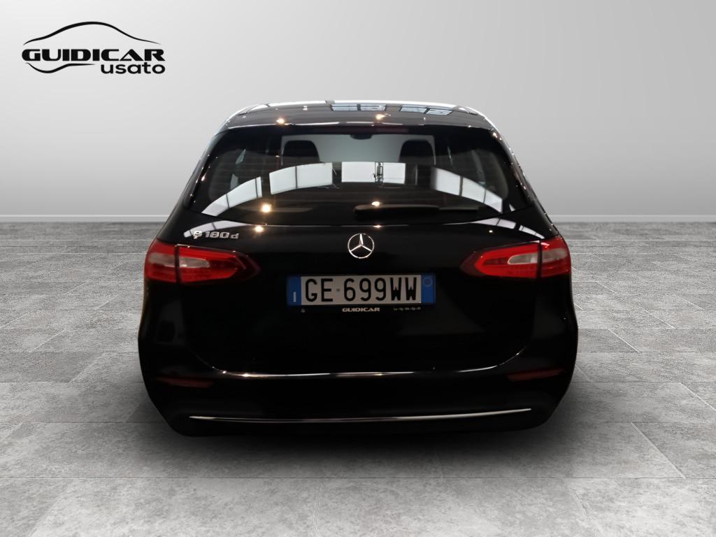 Mercedes-Benz Classe B - W247 2018 - B 180 d Sport auto
