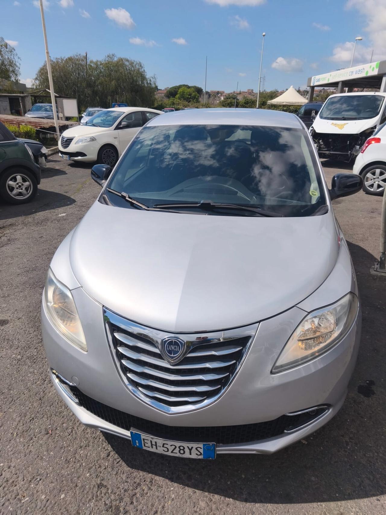 Lancia Ypsilon 1.2 69 CV 5 porte S&S Silver