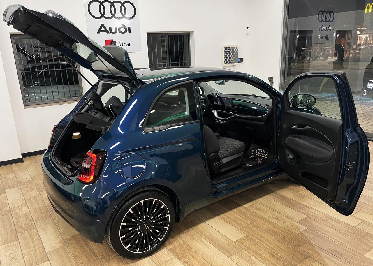 Fiat 500e Icon - Pack style Ocean Blue Metallic