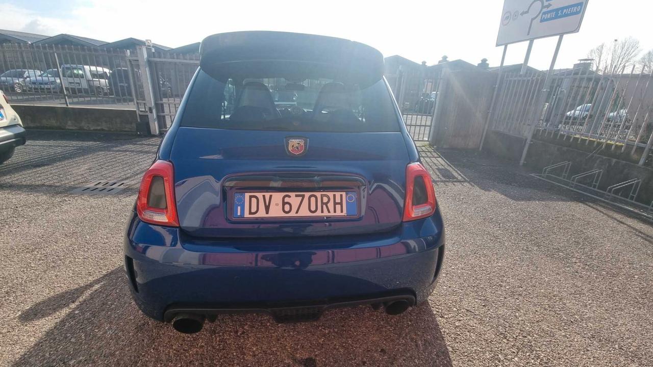 Abarth 500 1.4 Turbo T-Jet essesse