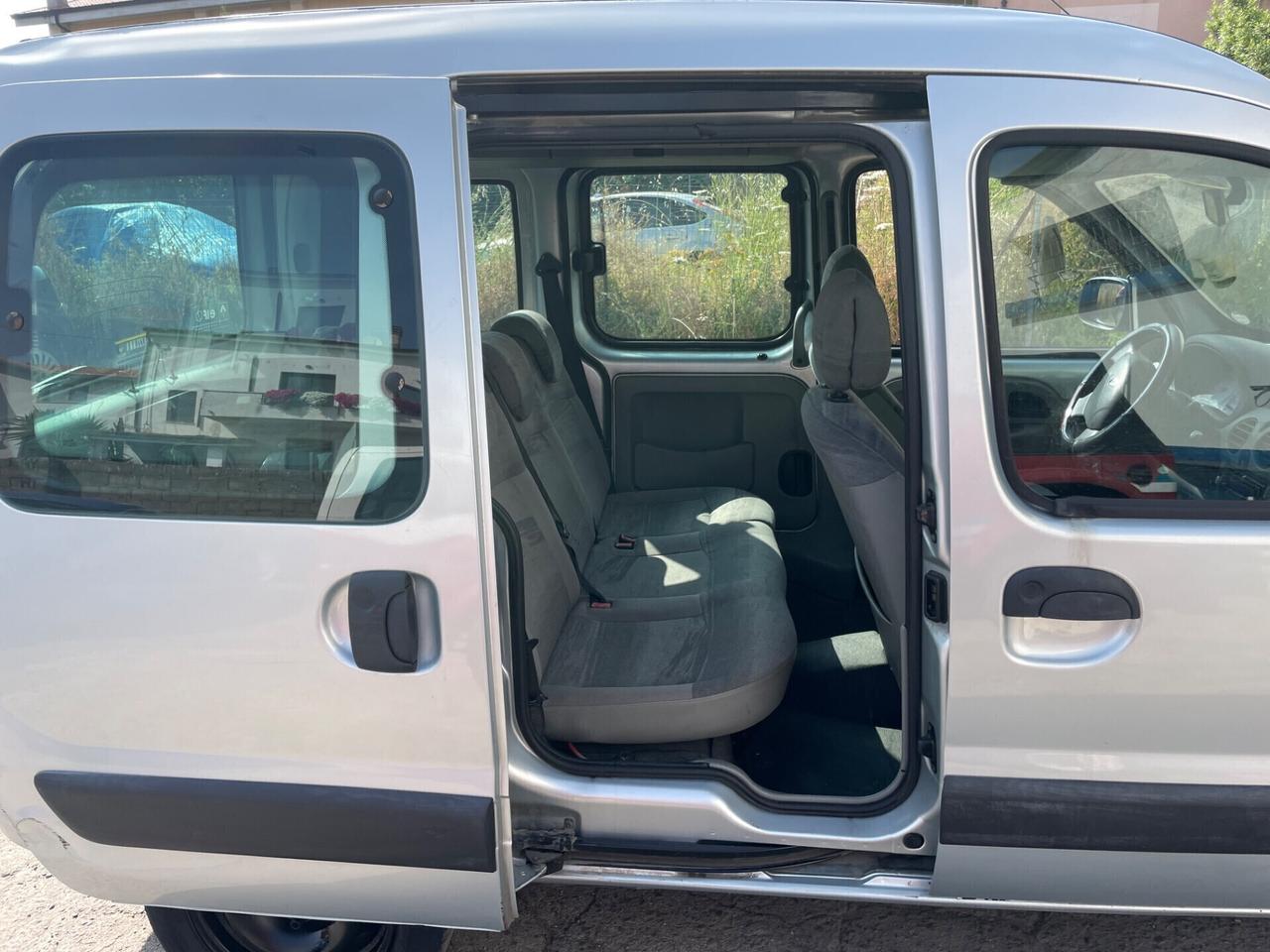 Renault Kangoo 1.5 dCi/82CV vetrato gancio traino