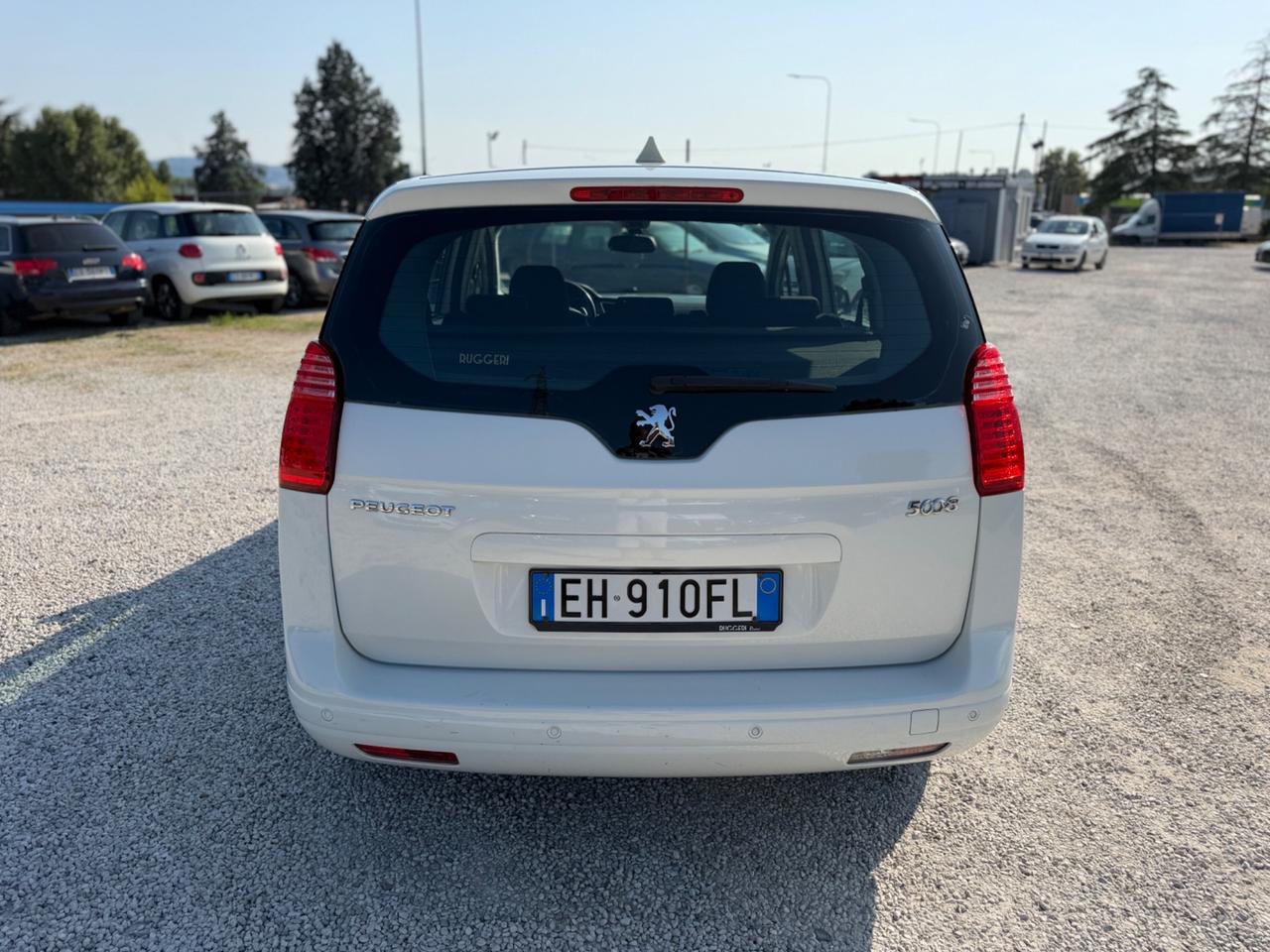Peugeot 5008 1.6 e-HDi 112CV Stop&Start cambio robotizzato Tecno