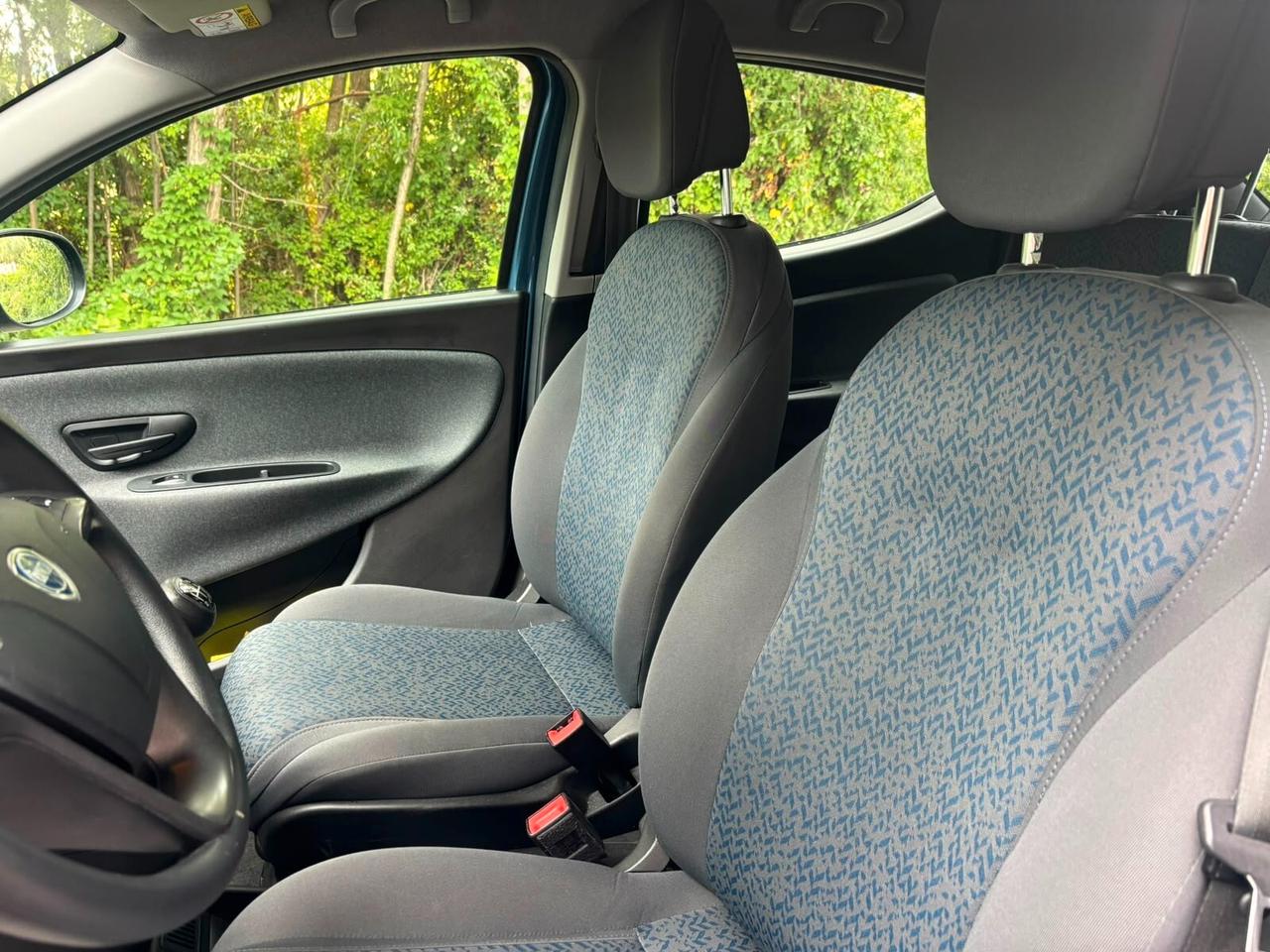 Lancia Ypsilon 1.0 FireFly 5 porte S&S Hybrid Silver