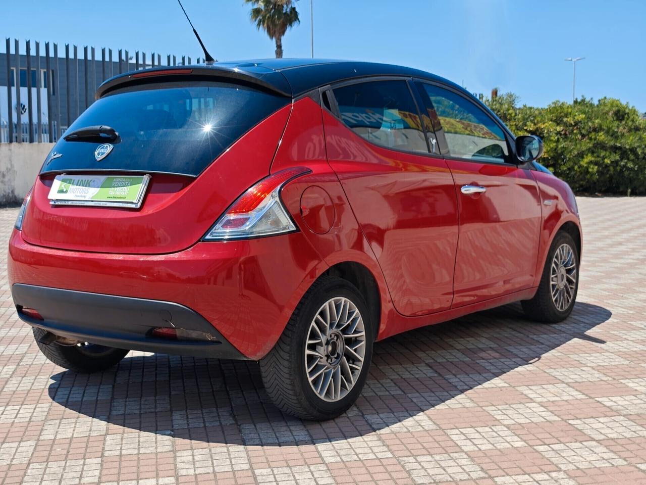 Lancia Ypsilon LANCIA YPSLON BLACK&RED 1.3 JTD 95CV STOP&START