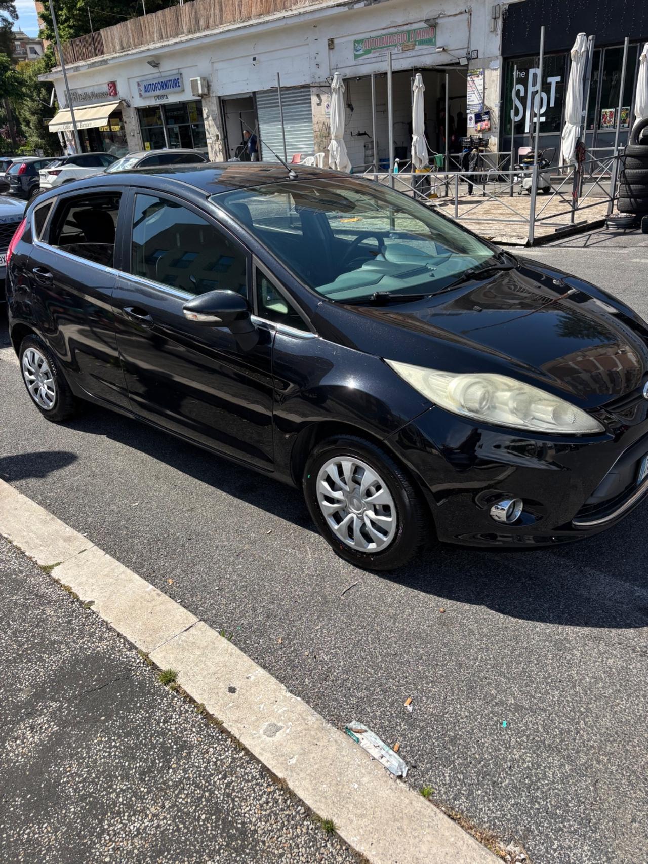 Ford Fiesta 1.4 TDCi 68CV 5 porte Titanium