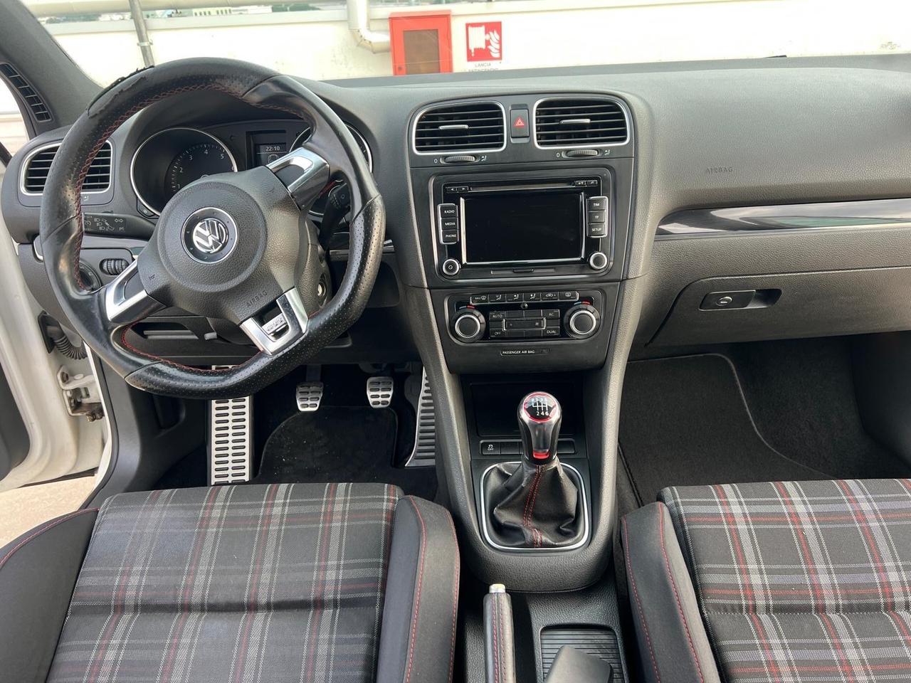 Volkswagen Golf GTI 2.0 TSI 5p.