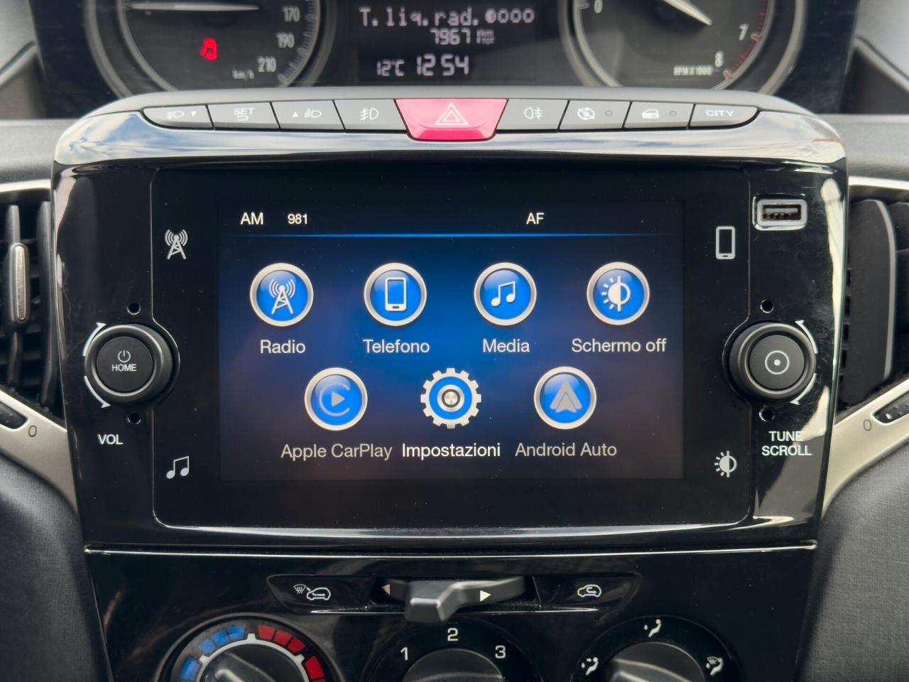 Lancia Ypsilon Hybrid - 70cv / 5 porte / Ecochic Gold