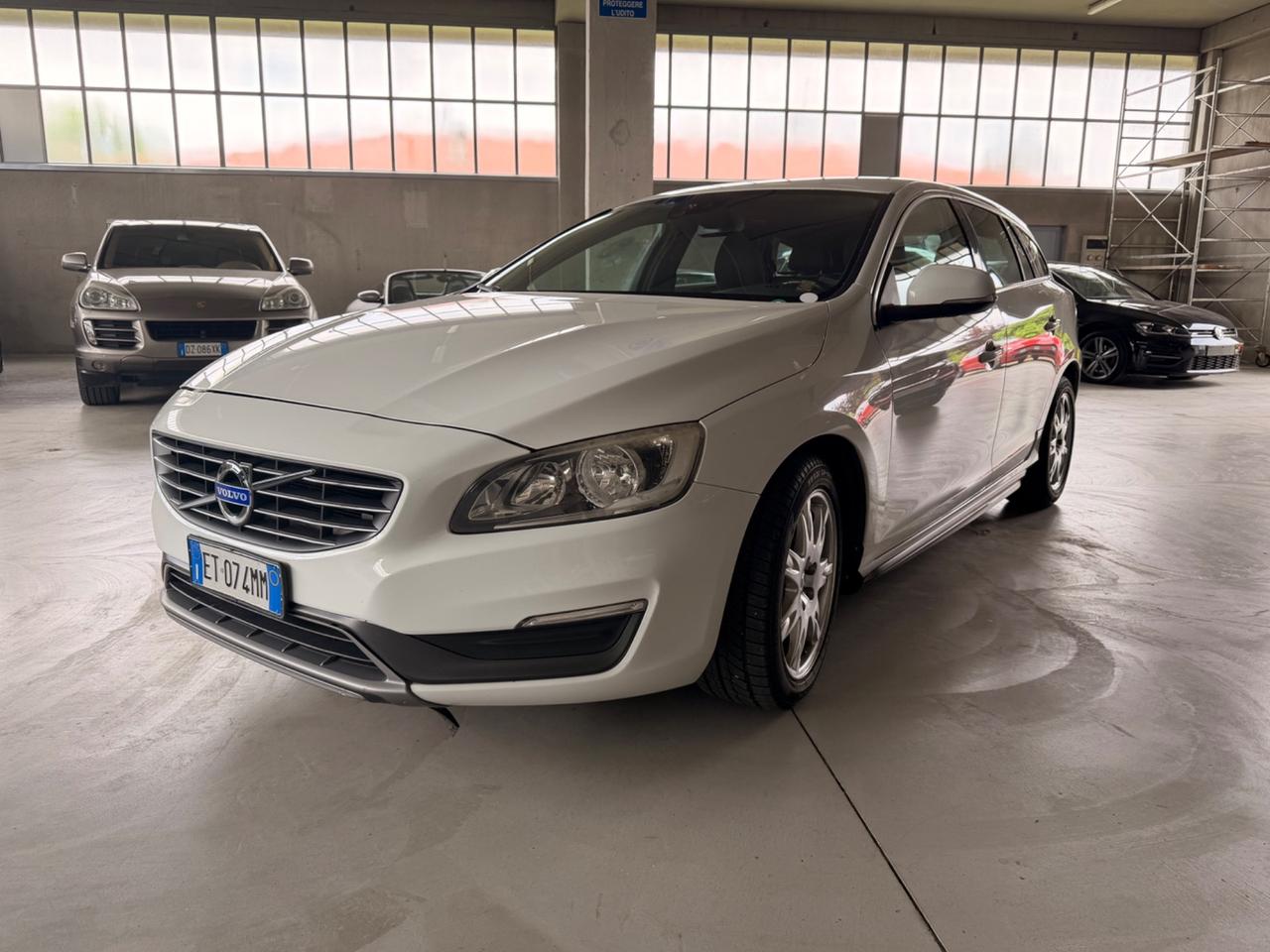 Volvo V60 D4 AWD Geartronic Momentum