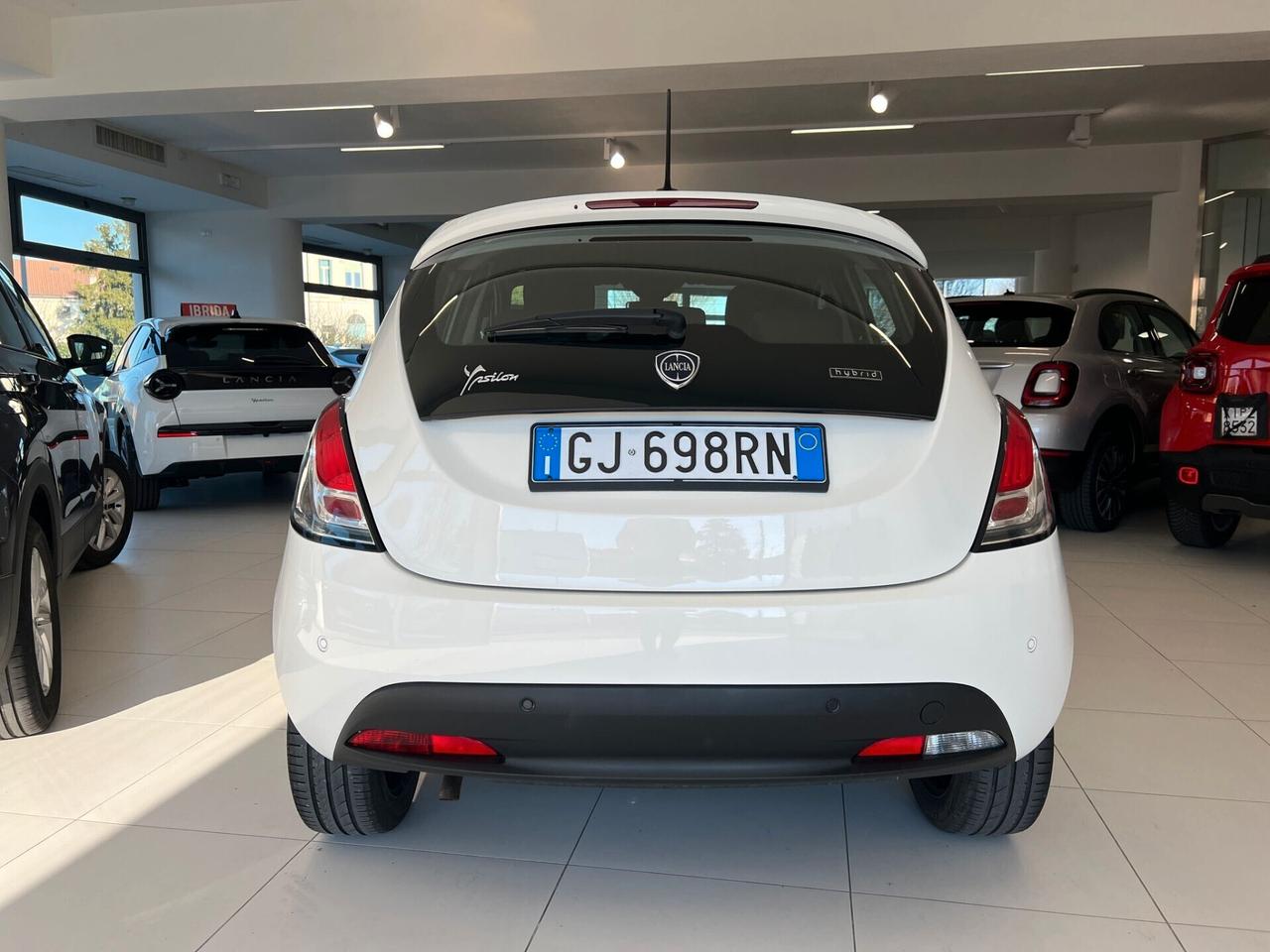 Lancia Ypsilon 1.0 FireFly 5 porte S&S Hybrid Silver