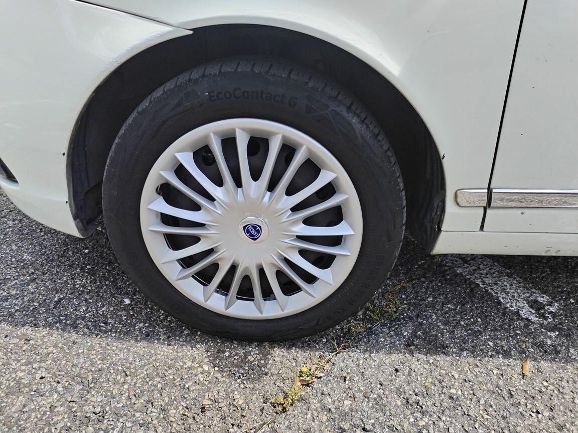 Lancia Ypsilon 1.2 8v Fire 97000km euro 5 2011