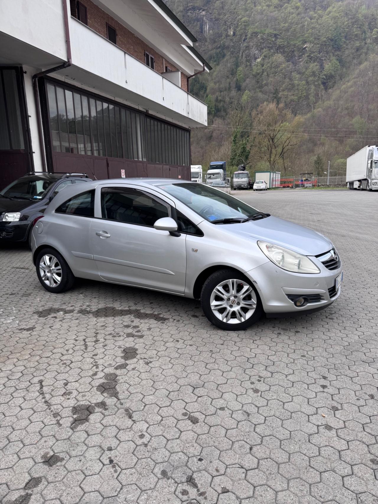 Opel Corsa 1.2 3 porte Sport