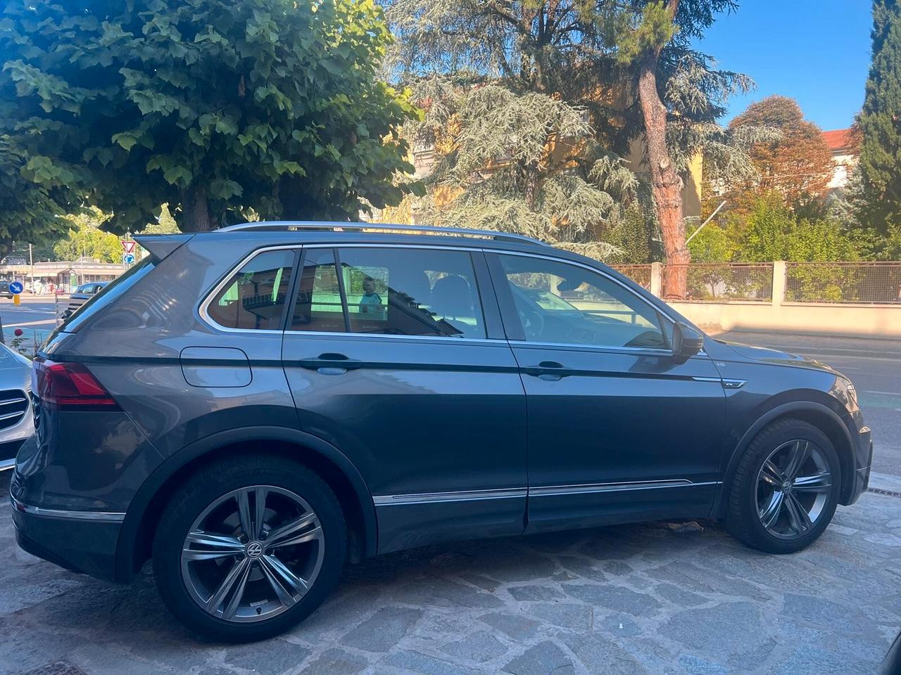 VW TIGUAN 2.0 TDI SCR DSG AD. BlueM. Techn. R-LINE PACK