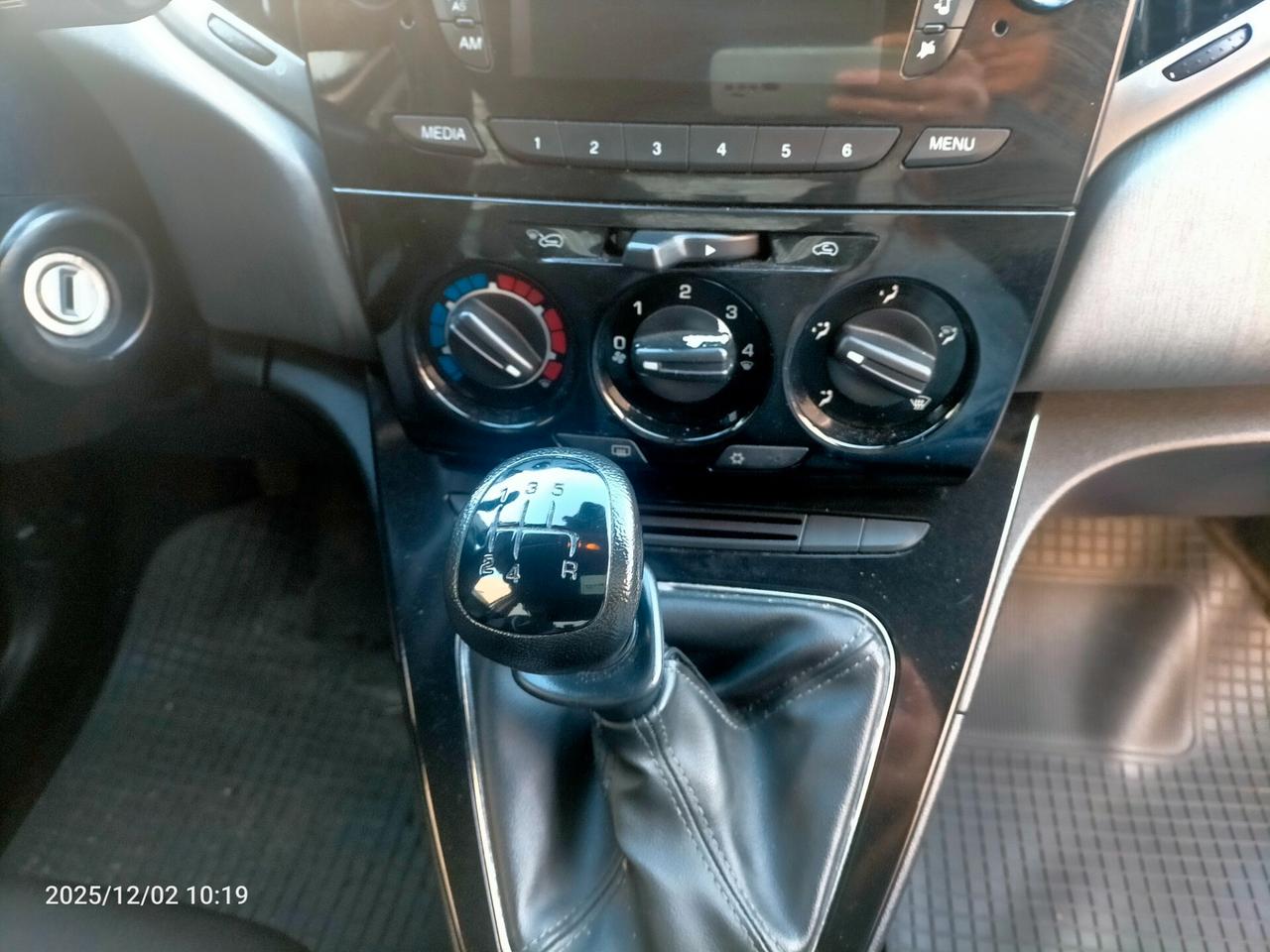 Lancia Ypsilon 1.2 69 CV 5 porte Silver