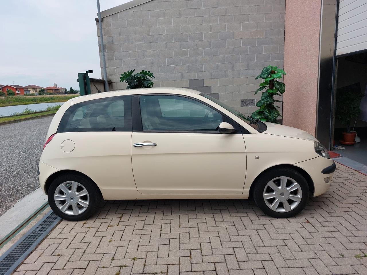 Lancia Ypsilon 1.2 EURO 4 X NEOPATENTATI