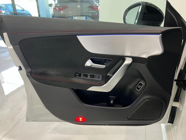 MERCEDES-BENZ CLA 200 d Automatic Shooting Brake Premium Black Pack