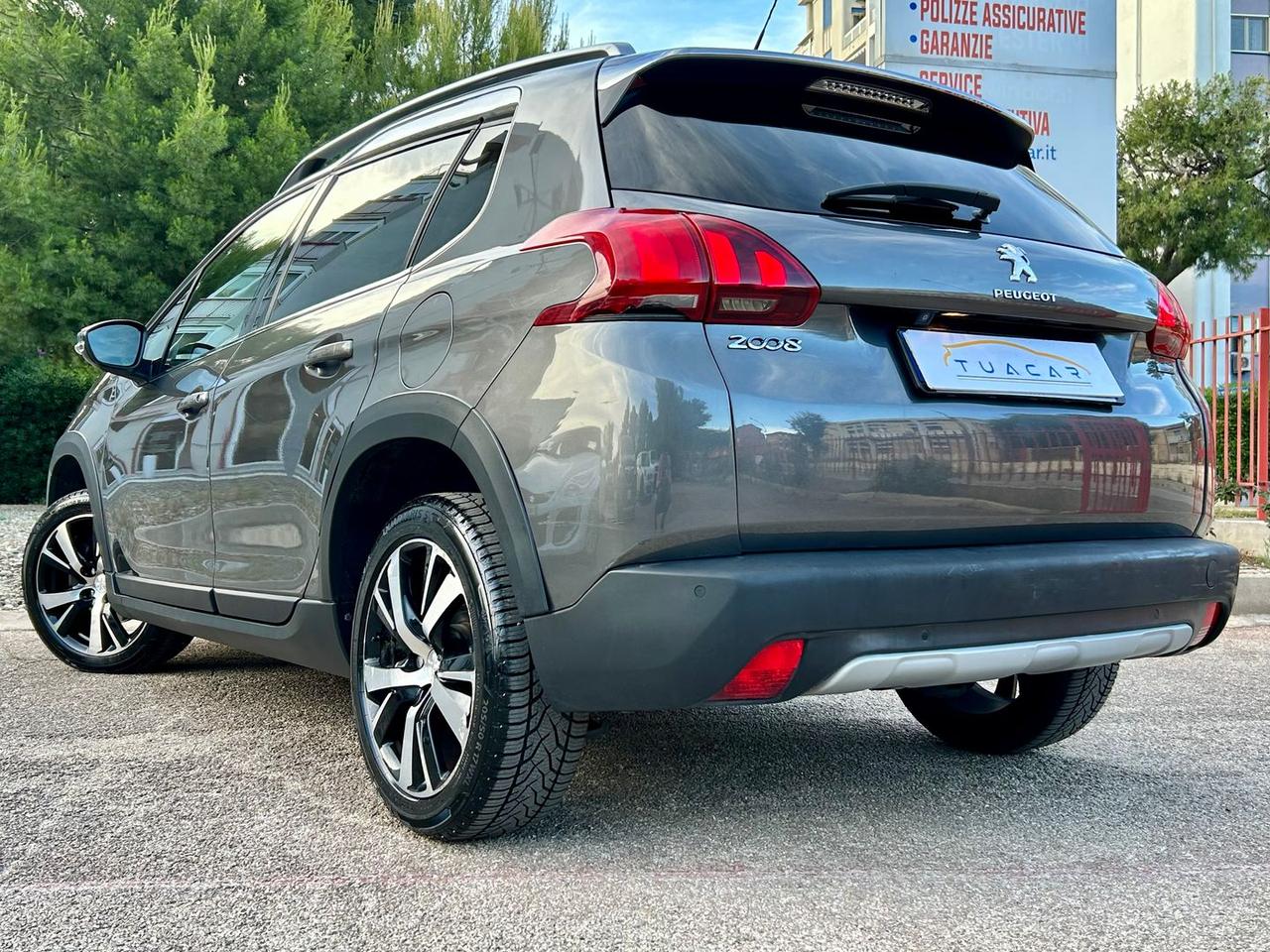 Peugeot 2008 Allure 1.2 PureTech 110