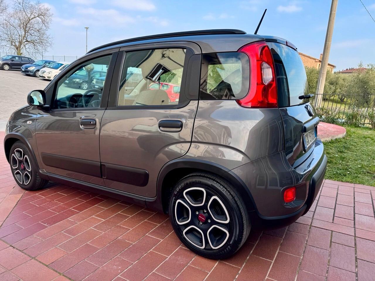 Fiat Panda 1.0 FireFly S&S Hybrid City Life da 120 euro al mese