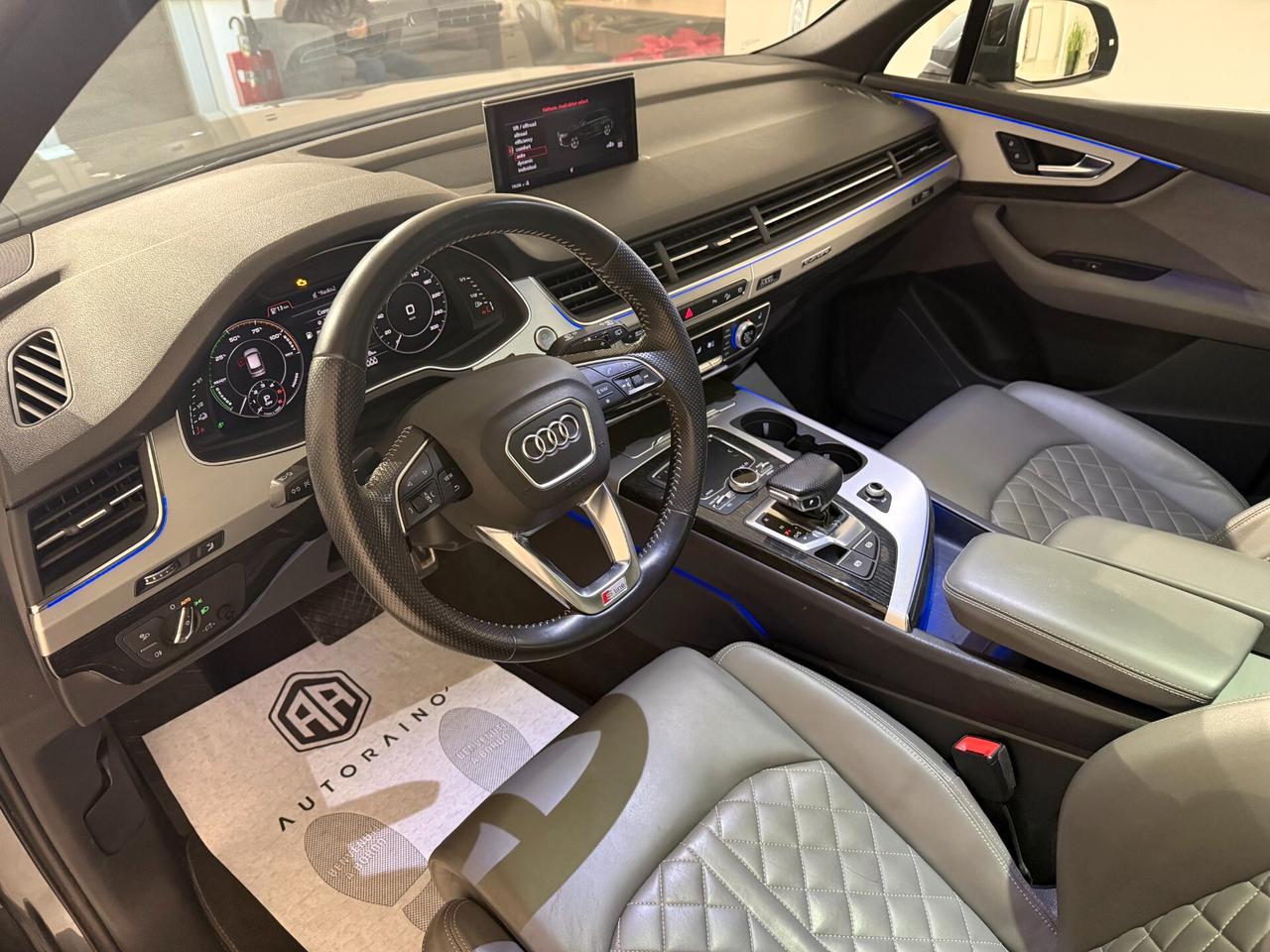 Audi Q7 e-tron 3.0 TDI quattro tiptronic Business Plus