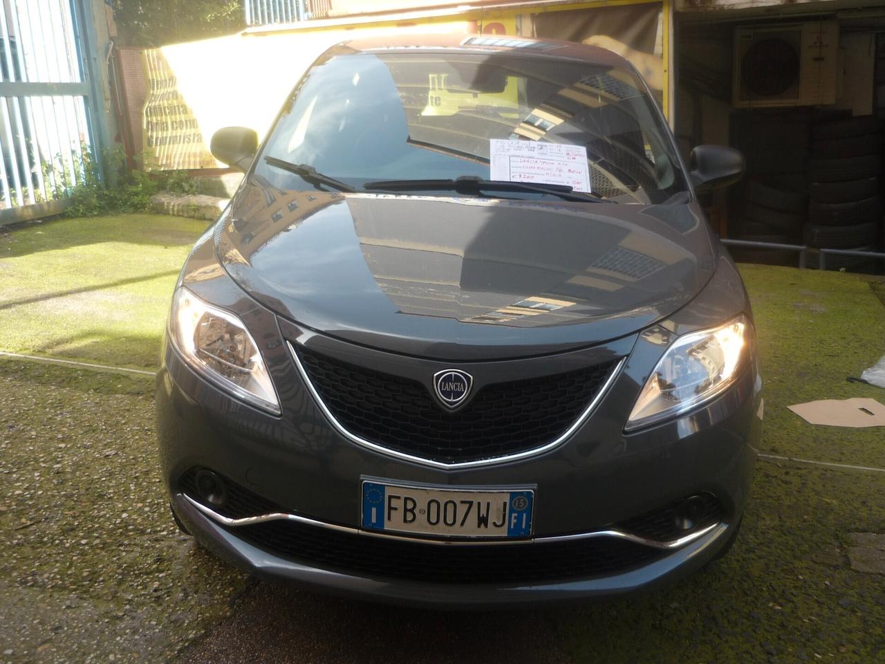 Lancia Ypsilon 0.9 TwinAir 85 CV 5 porte Metano Ecochic Silver