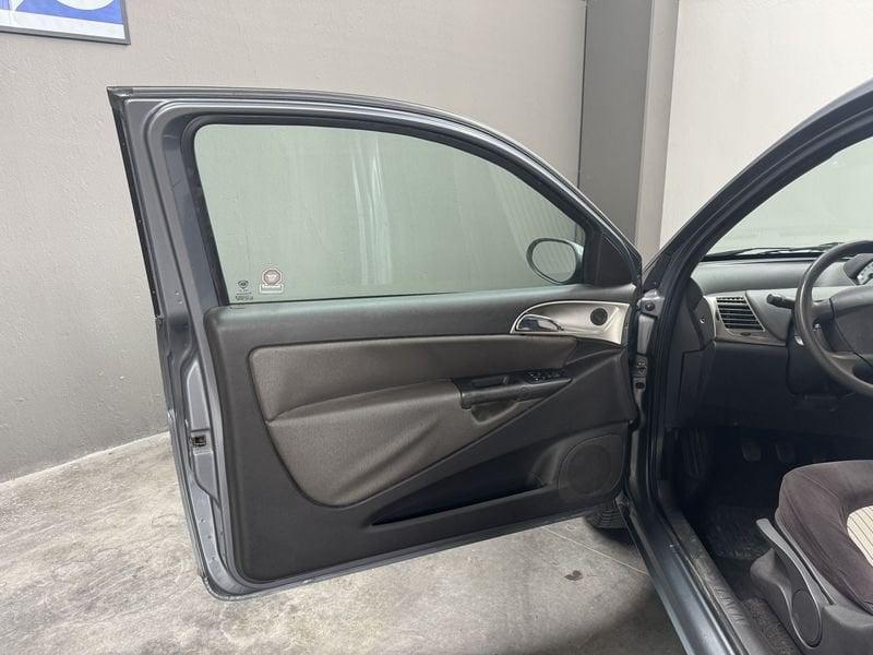 Lancia Ypsilon 1.2 8v Platino NEOPATENTATI FRIZIONE NUOVA