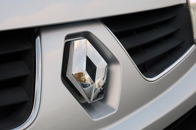 RENAULT Trafic 2.0 dCi/115 Passenger 8 Posti