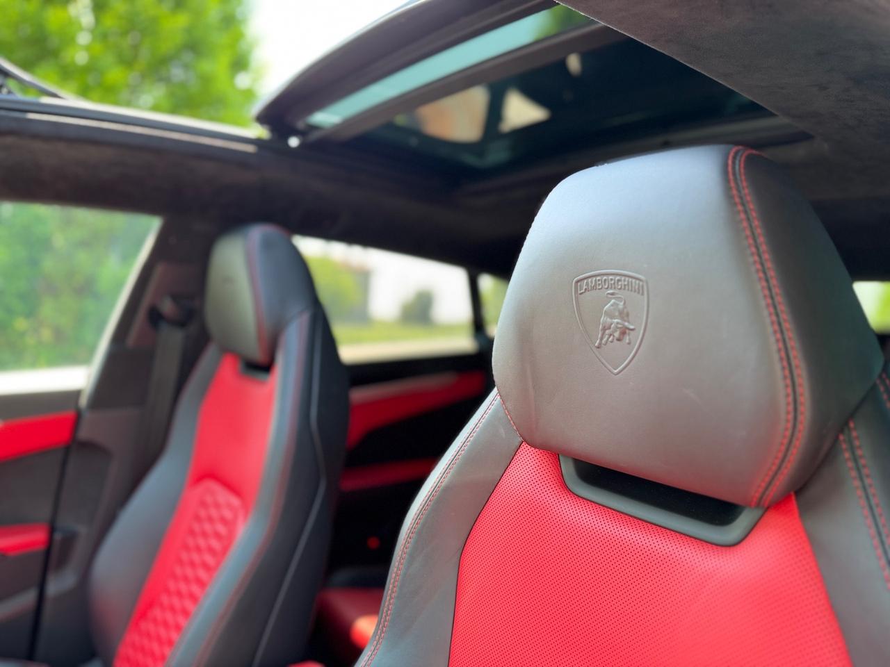 Lamborghini Urus 4.0 V8 650cv Total Black Permute