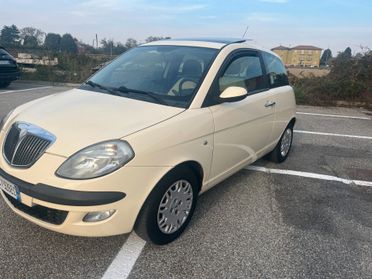 Lancia Ypsilon 1.2 Argento TETTO PANORAMICO APRIBILE ADATTA AI NEOPATENTATI