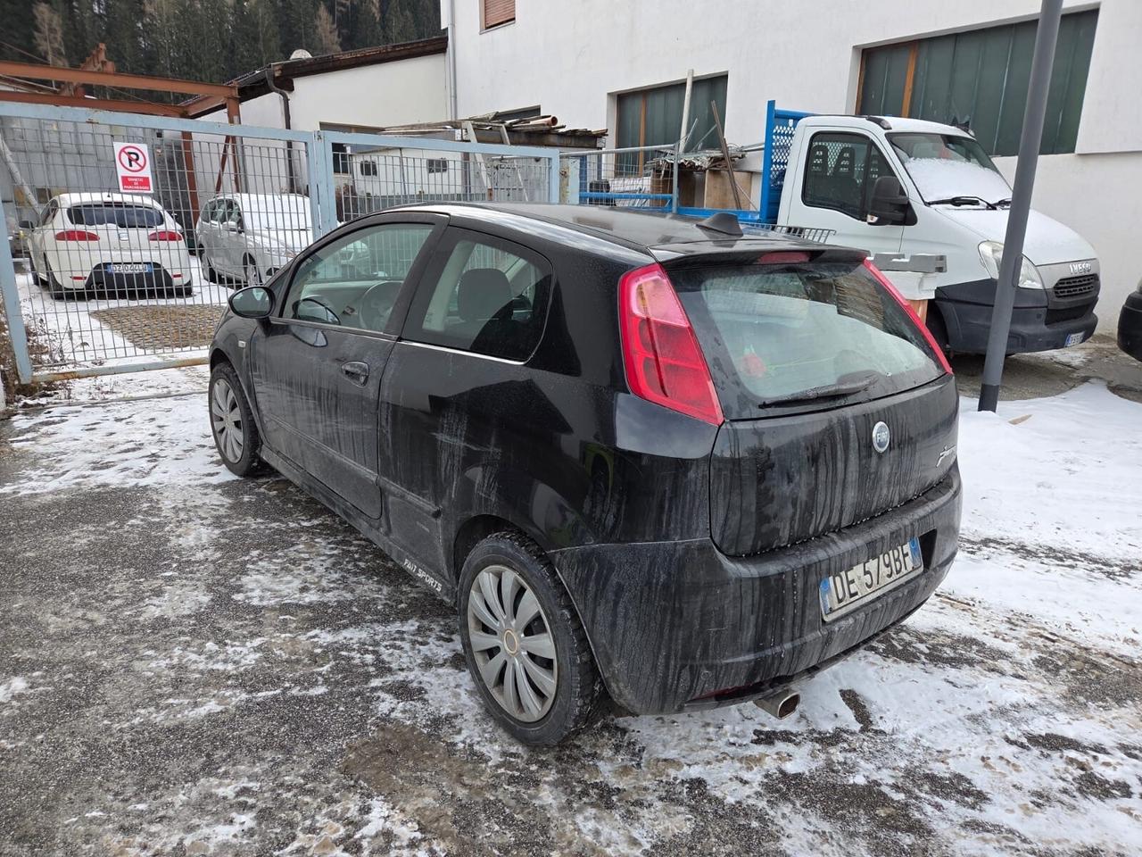 Fiat Grande Punto 1.4 3 porte Dynamic SI NEOPATENTATI