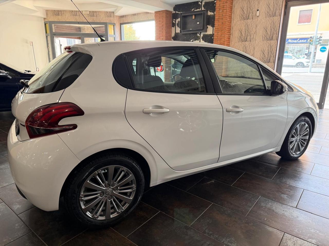 Peugeot 208 PureTech 82 5 porte Allure
