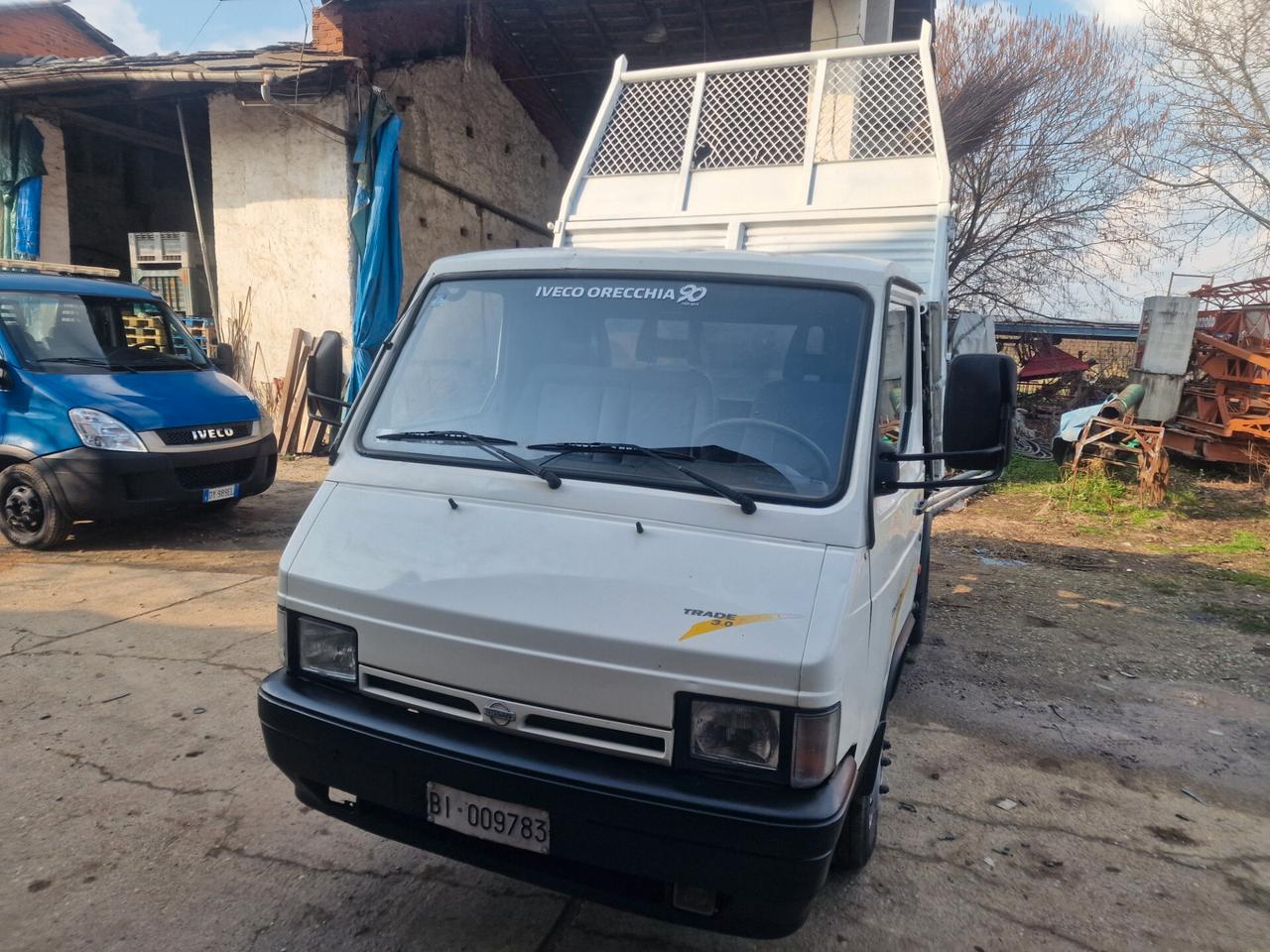 Nissan trade 3.0 td ribaltabile trilaterale