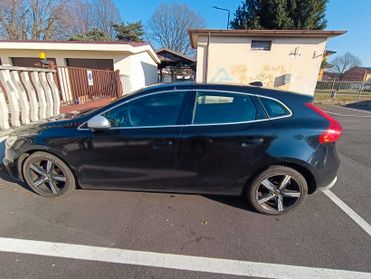 Volvo V40 D3 R-design