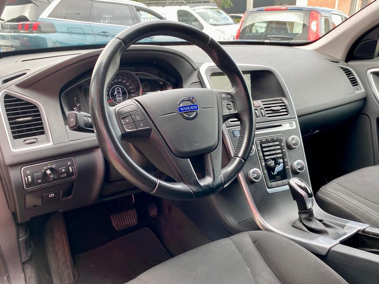 Volvo XC 60 XC60 D3 Geartronic R-design Momentum
