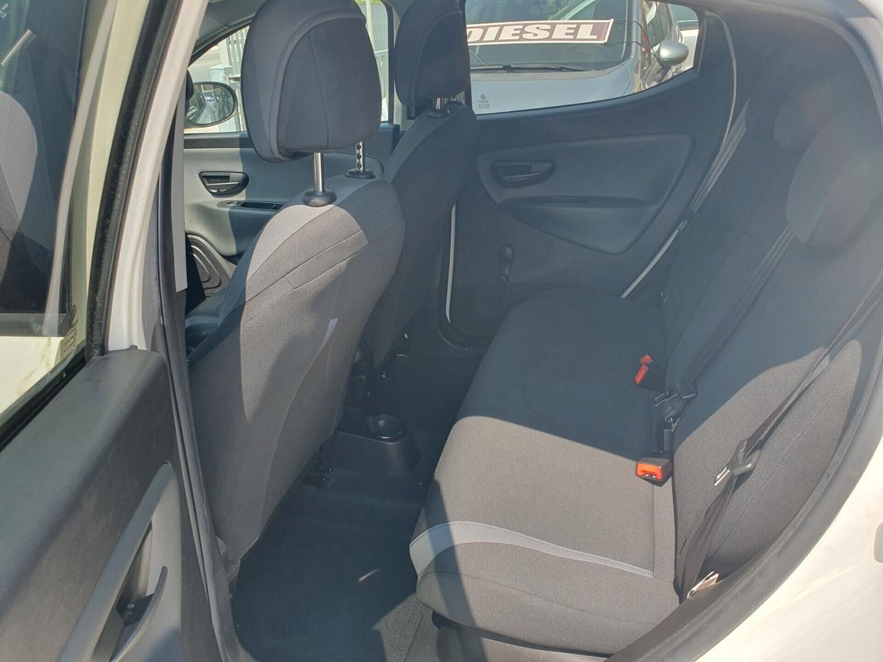 Lancia Ypsilon 1.2 69 CV 5 porte Neopatentati 2016