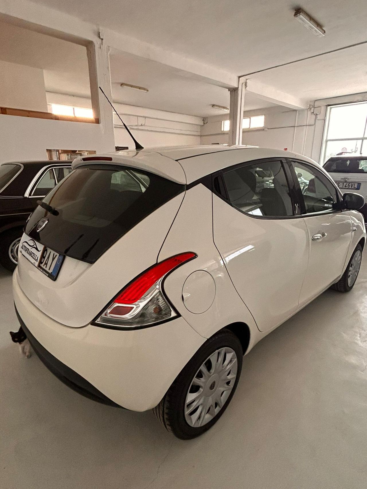 Lancia Ypsilon 1.2 69 CV 5 porte S&S Silver