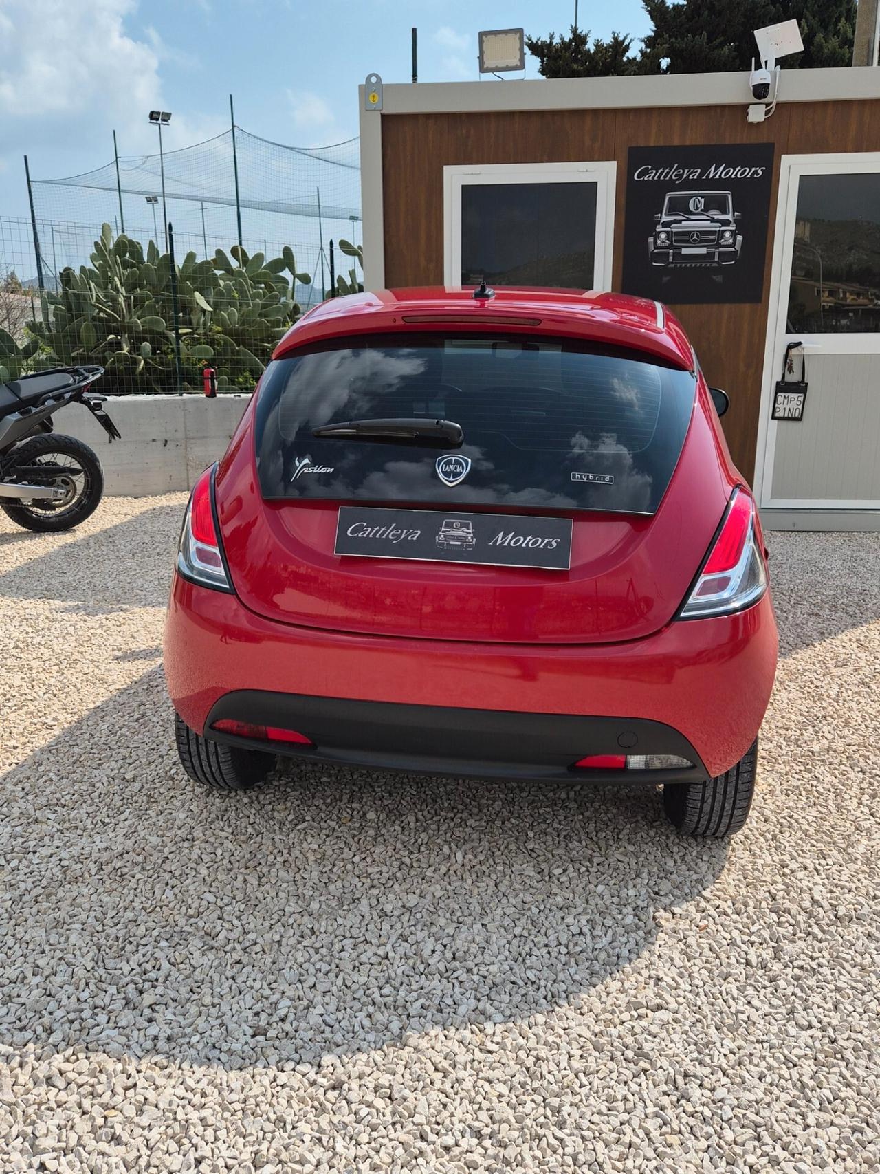 Lancia Ypsilon 1.0 S&S Hybrid Ecochic Silver