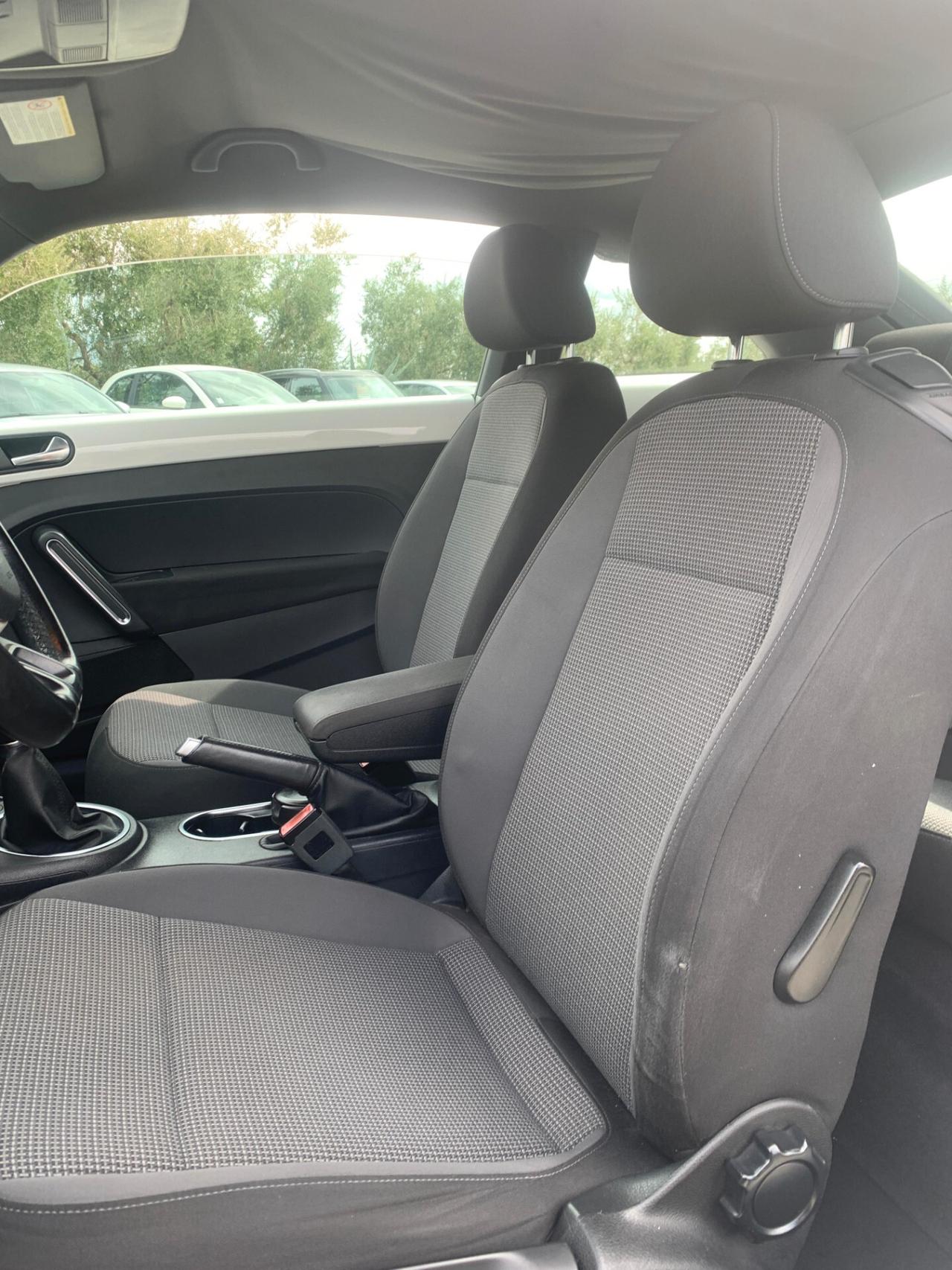 Volkswagen Maggiolino 1.6 TDI NEOPATENTATI