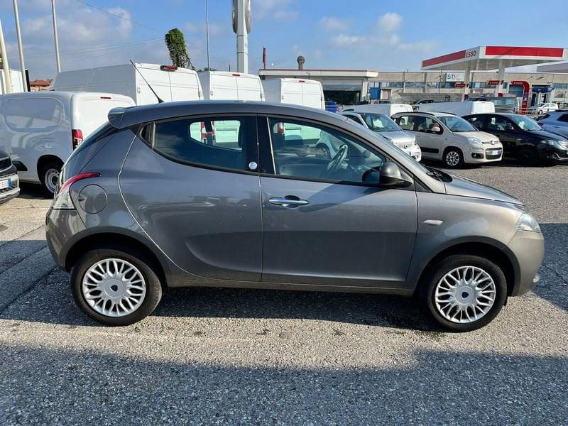 Lancia Ypsilon 0.9 TwinAir 85 CV 5 porte Metano Ecochic Silver