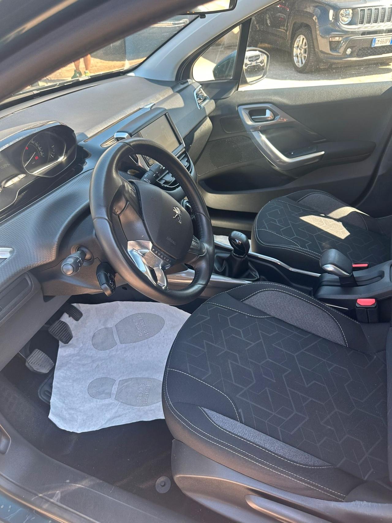 Peugeot 2008 BlueHDi 100 S&S Allure