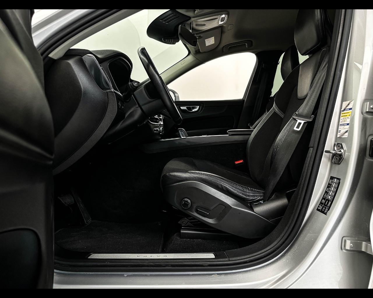 VOLVO XC60 B4 (d) AWD Geartronic Momentum Pro